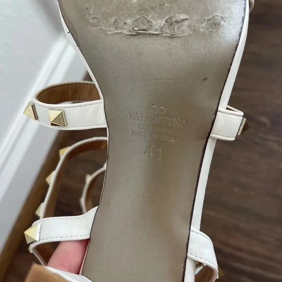 ROCKSTUD ANKLE STRAP SANDAL 60 MM - Picture 11 of 15